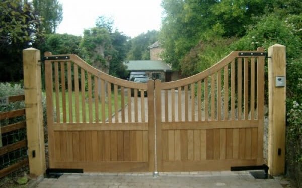 Wood-Croft2 Wooden gates electric or manual